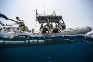 US Navy launching UUV