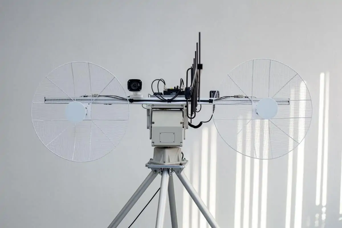 drone uav tracking ground antenna