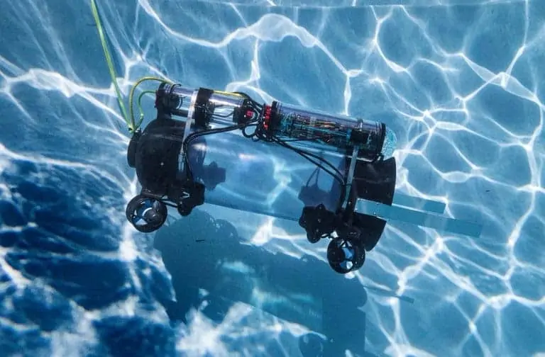 Robots in Service of the Environment Guardian LFI undersea robot