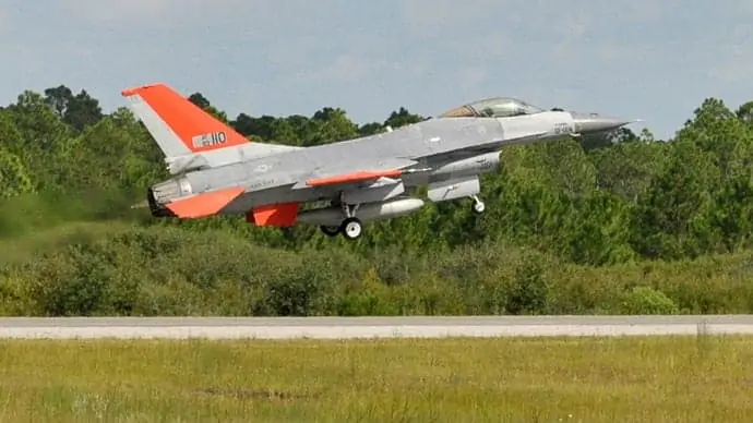 Unmanned F-16 fighter jet