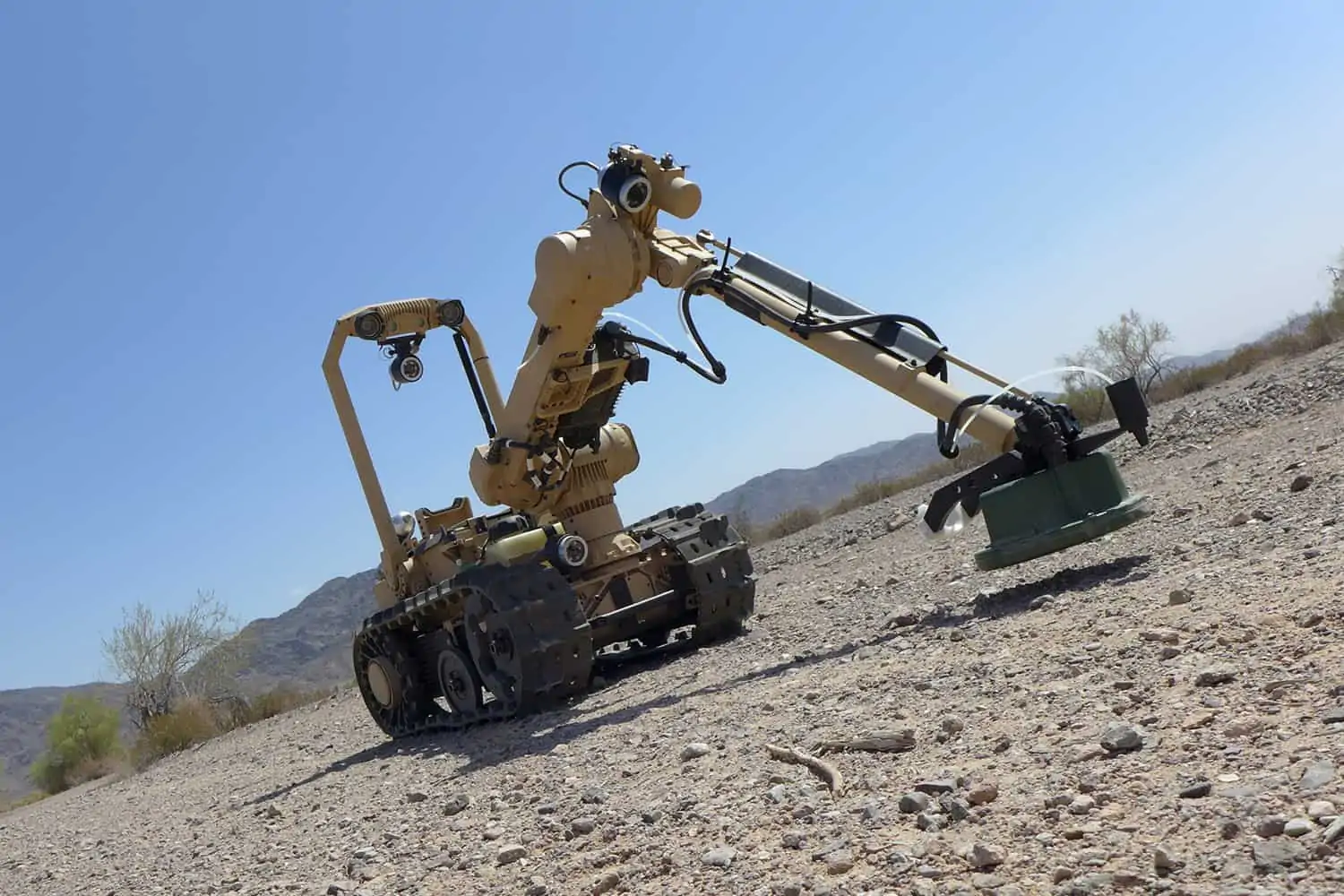 Omni-directional antennas for UGVs Omni-directional antennas for UGVs