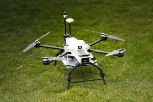 Drone quadricoptère pour l'inspection industrielle par Black Swift Technologies