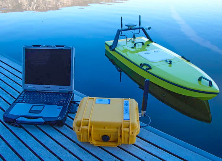 Marine Autopilots Dynautics SPECTRE marine autopilots and remote