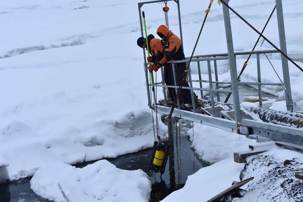 underwater remotely operated vehicle