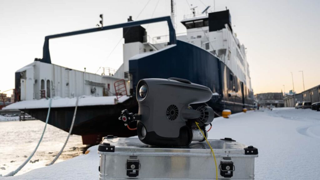 Measuring metal thickness underwater using ROVs