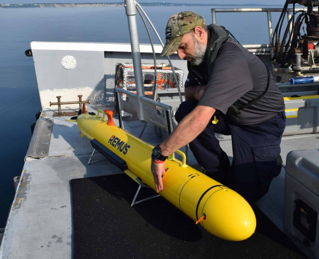 Autonomous Underwater Gliders Unmanned Deep Sea Vehicles
