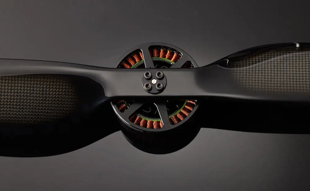 81-17 motor with propeller