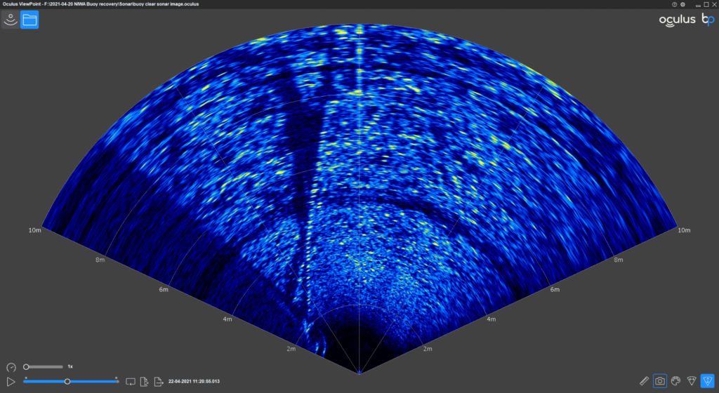 The sonar image of the buoy’s chain.