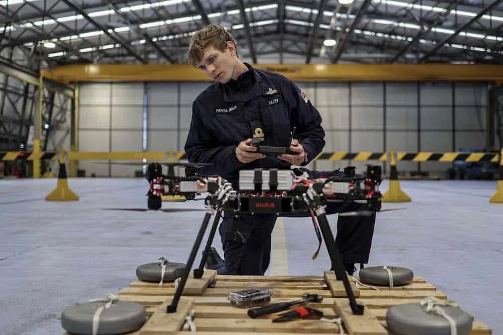 700X NAVAL AIR SQUADRON BUILD THEIR OWN DRONE