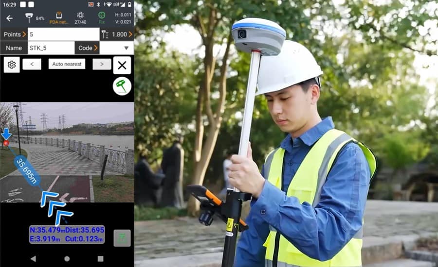 Figure 3. The i93’s visual stakeout feature is in use on the field controller.