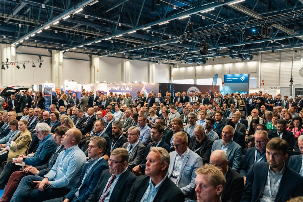 Critical World Communications Heads to Dubai