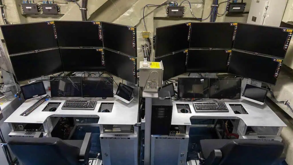 Unmanned Air Warfare Center Installed on Aircraft Carrier